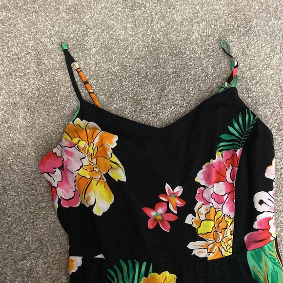 Super cute floral black dress - Picture 2 of 4